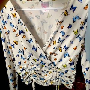White long sleeve crop top with butterflies ajustible waste band